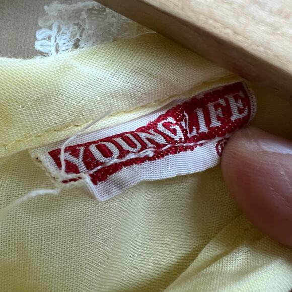 AMERICAN VINTAGE 3-6 Months Young Life Yellow Baby Doll Dress Floral Embroidered - Picture 8 of 9